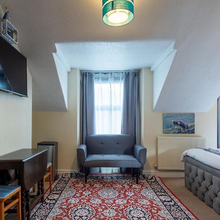 The Ambleside Apartments - Self Catering With Private Kitchen - Best For Location Ngoại thất bức ảnh