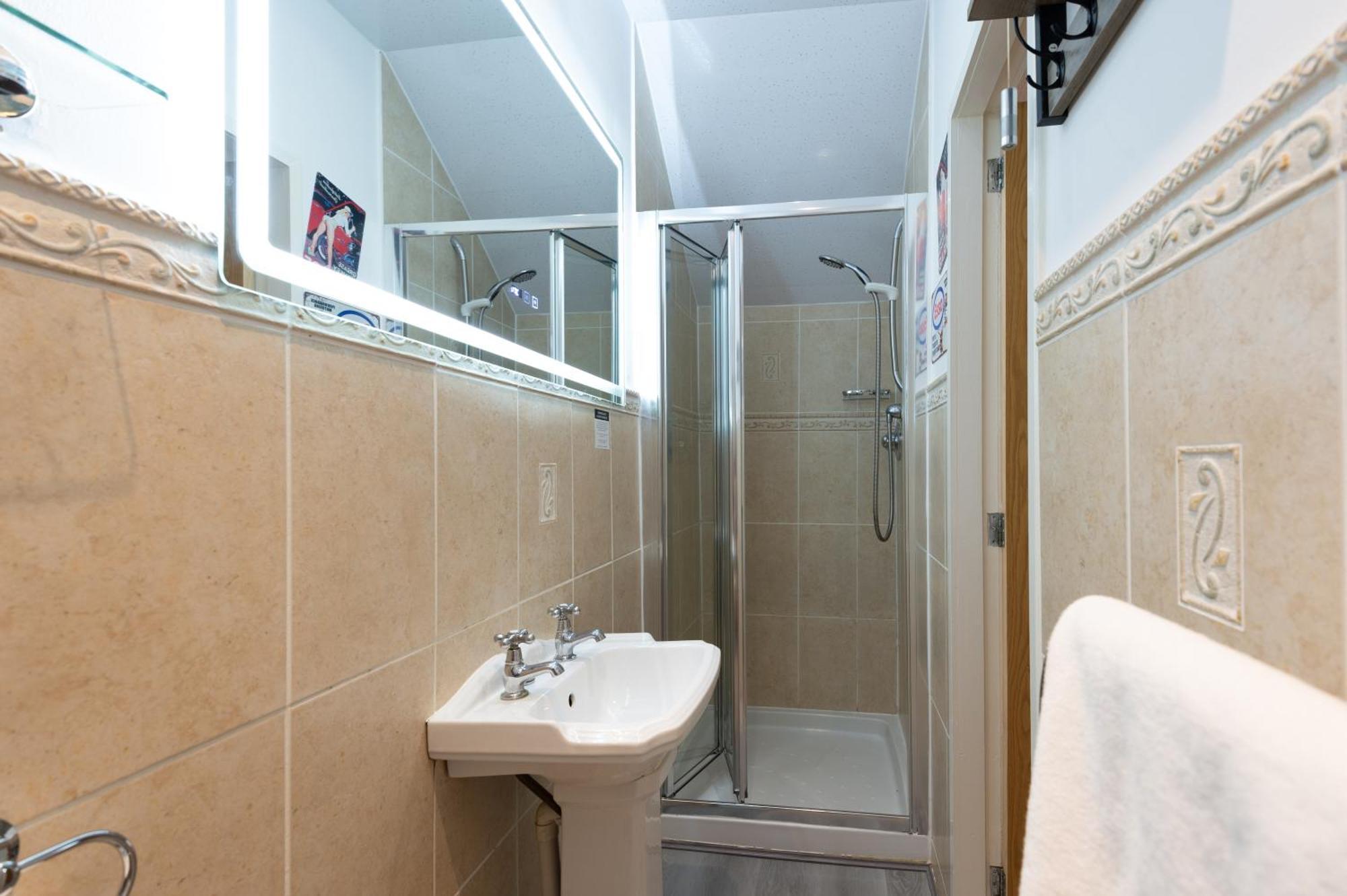 The Ambleside Apartments - Self Catering With Private Kitchen - Best For Location Ngoại thất bức ảnh