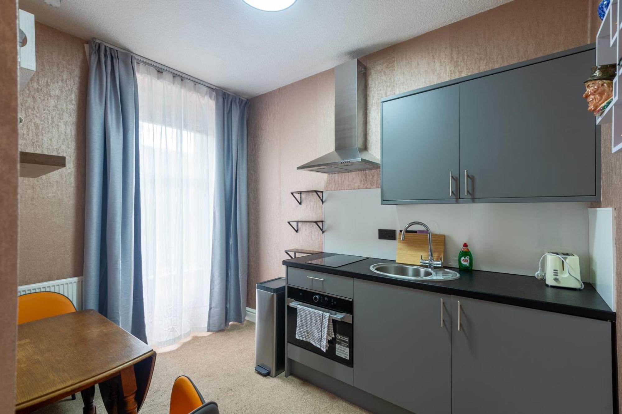 The Ambleside Apartments - Self Catering With Private Kitchen - Best For Location Ngoại thất bức ảnh