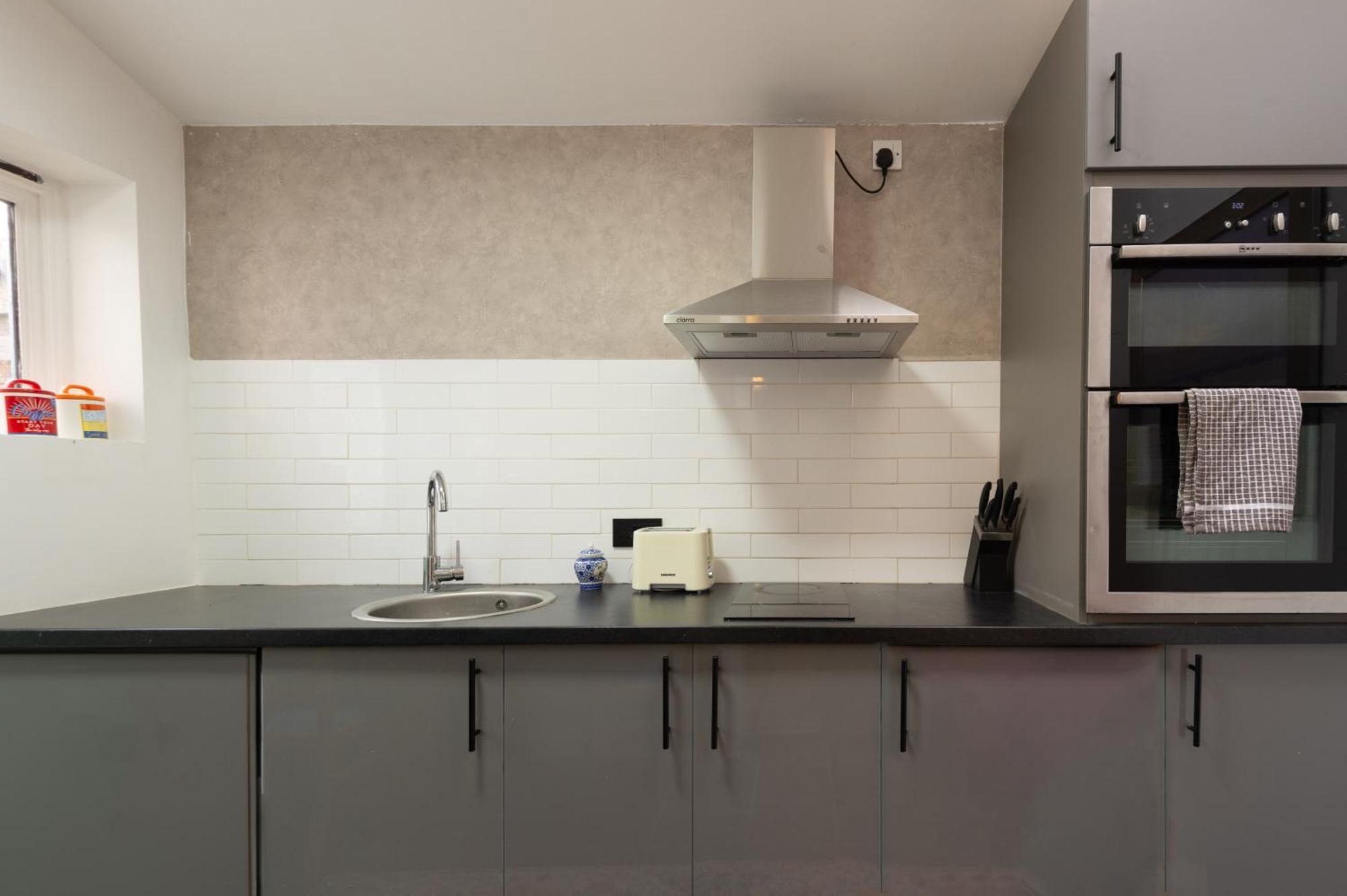 The Ambleside Apartments - Self Catering With Private Kitchen - Best For Location Ngoại thất bức ảnh