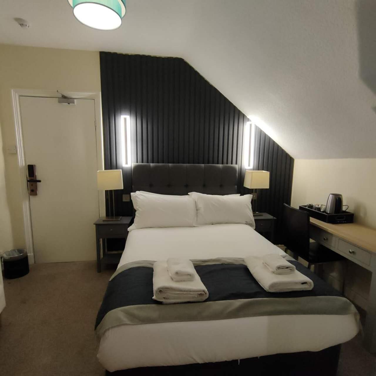 The Ambleside Apartments - Self Catering With Private Kitchen - Best For Location Ngoại thất bức ảnh